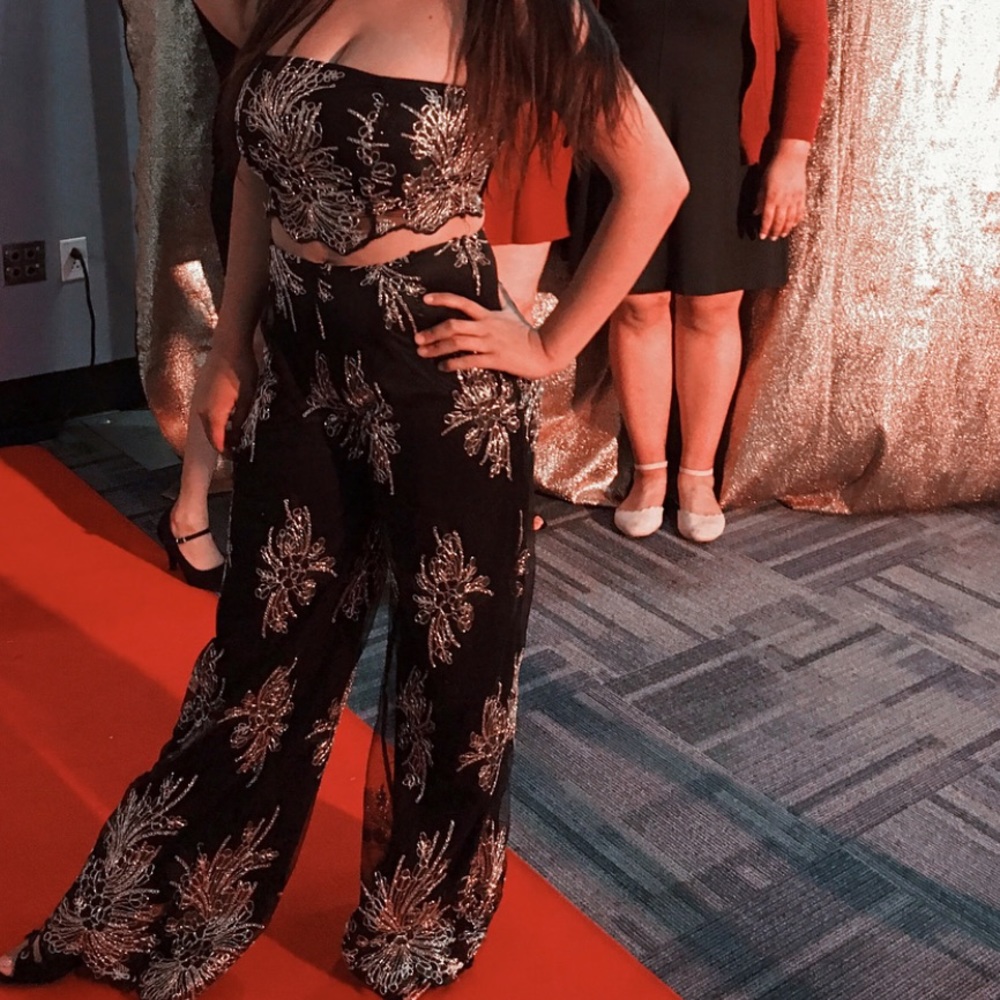 Black and gold set